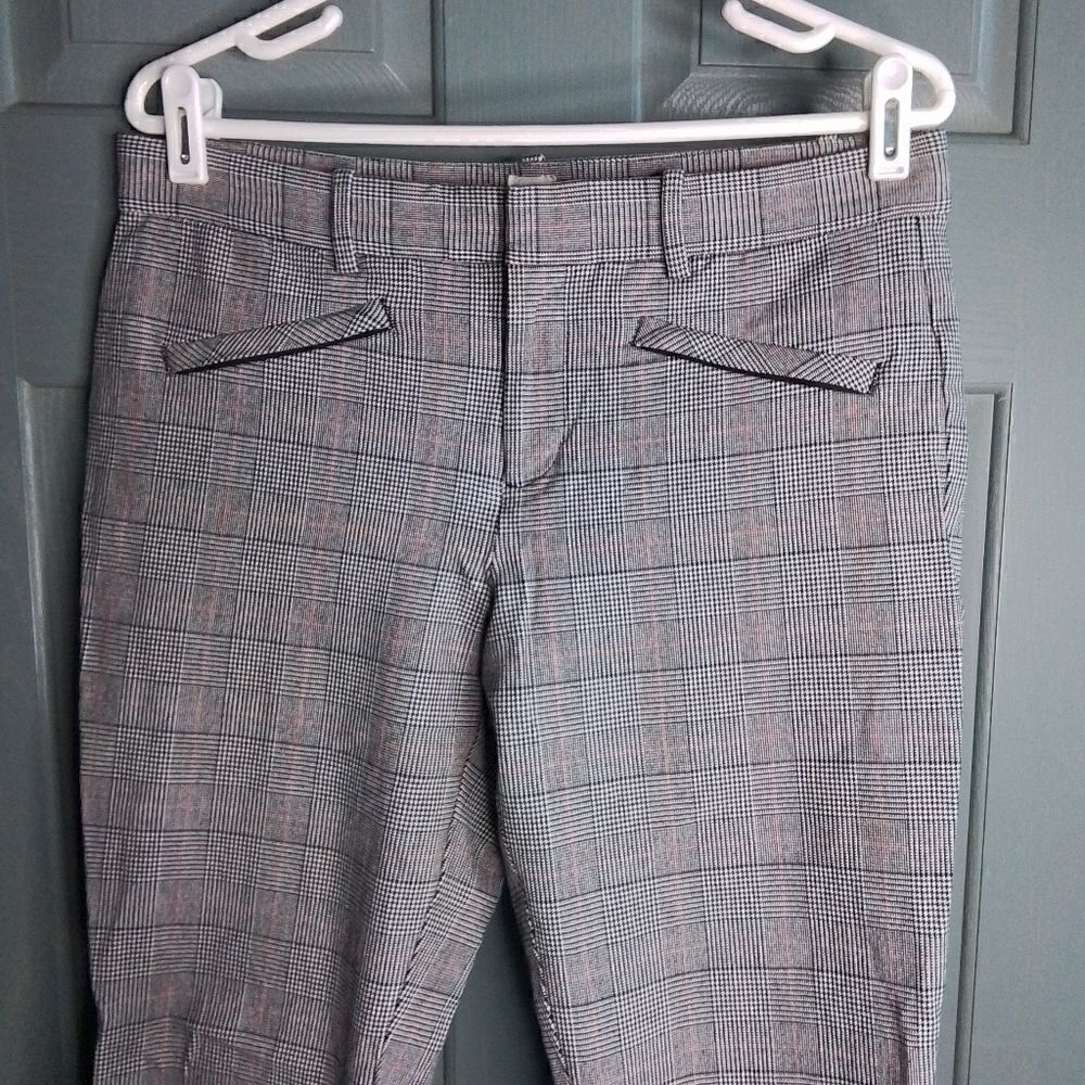 Gap, signature skinny ankle, black and red plaid, women's size 10